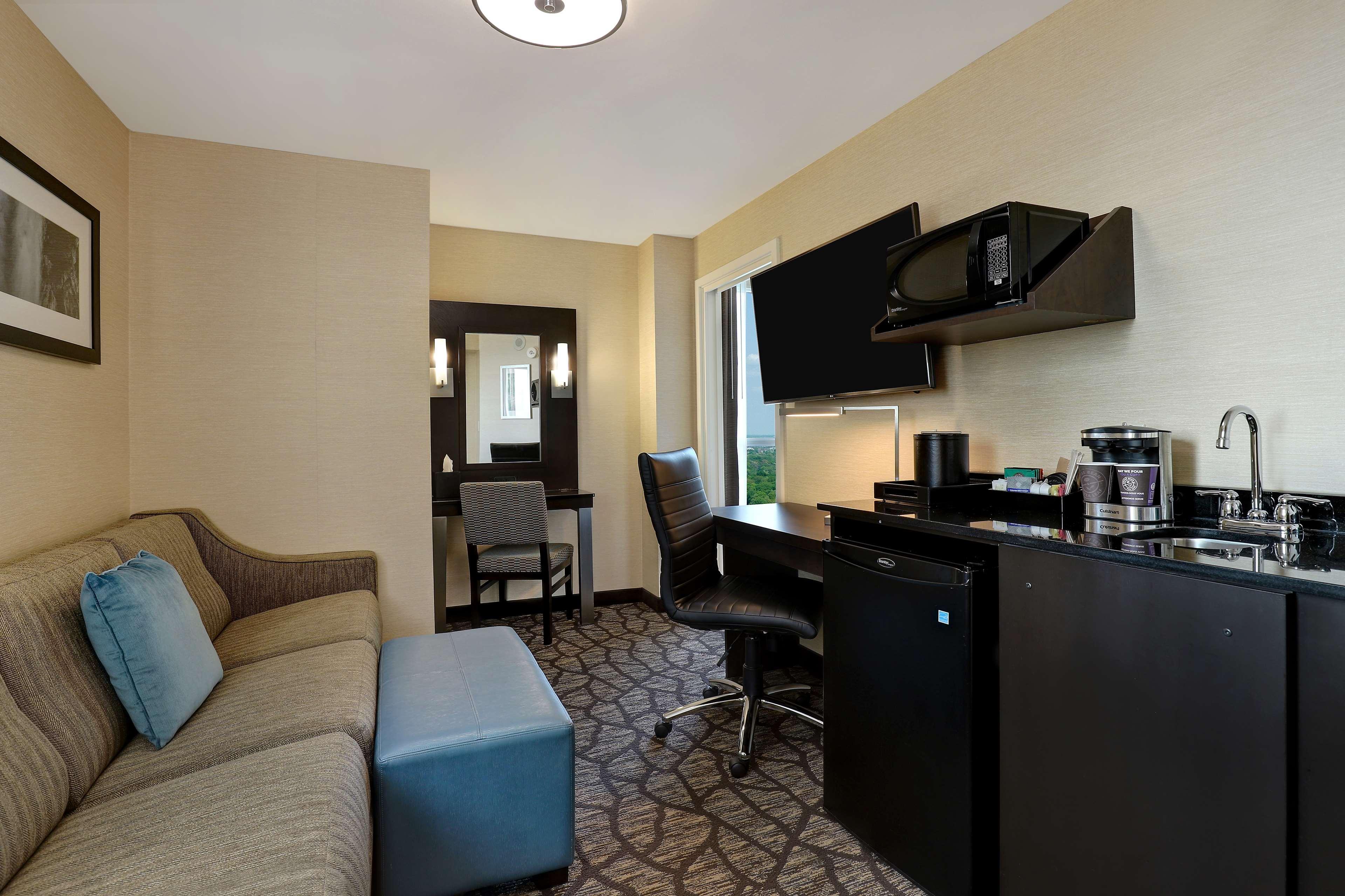 Embassy By Hilton Falls/ Fallsview Hotel